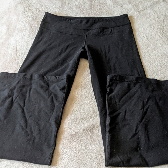 Lululemon yoga black pants size 8 - Picture 4 of 4